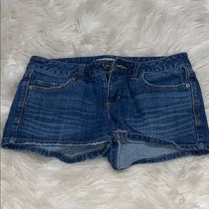 dark wash jean shorts from aéropostale!!